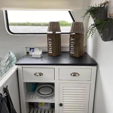 Apartment Classic Boat 4-6p Boco Living Marina Rotterdam