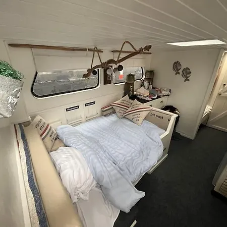 Classic Boat 4-6p Boco Living Marina * Rotterdam