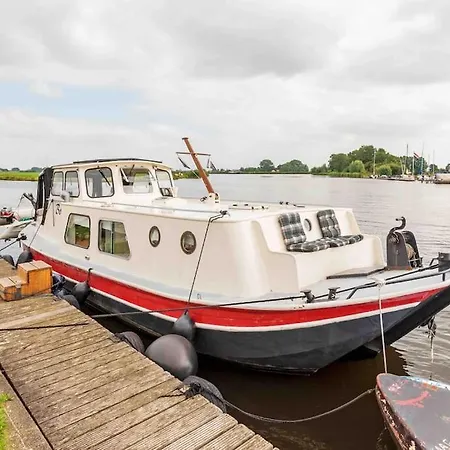 Classic Boat 4-6p Boco Living Marina Rotterdam
